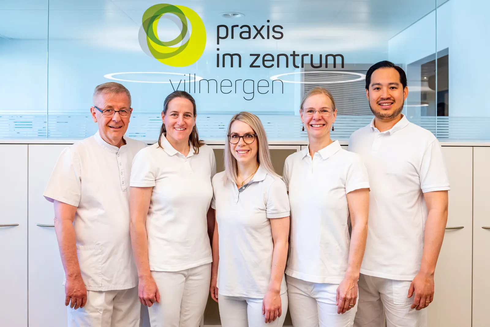 Das Ärzteteam der Praxis im Zentrum Villmergen im Empfangsbereich